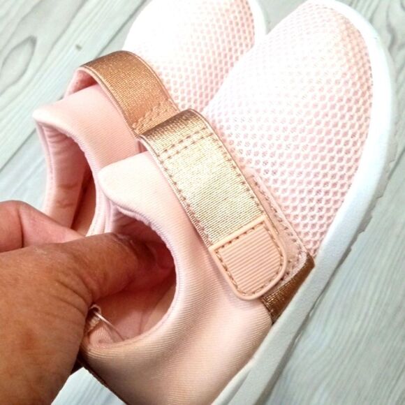 (17-3619)  🔥3/$20🔥  Cat & Jack Shoes Sz 6 - Picture 4 of 10